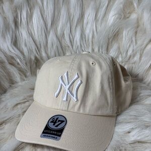 New NY Yankees beige cap
